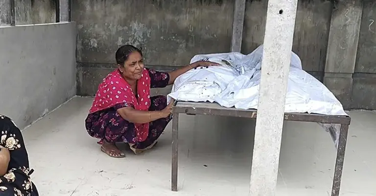 নিহত দুইজনের মরদেহ